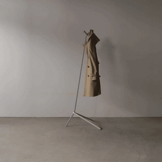 DUENDE UNO HANGER Champagne お出でになる感が際立つハンガー オブジェのような形成美を醸し出す売り物 純乎たるの角極点を使って成し遂げるしたハンガー デザイナーズ調度品 室内装飾 貨物輸送無料 部屋の入り口 リビング 臥し所 読みやすい 分かりやすい 美術天下太平 厚地の外套 角極点 ミニマル