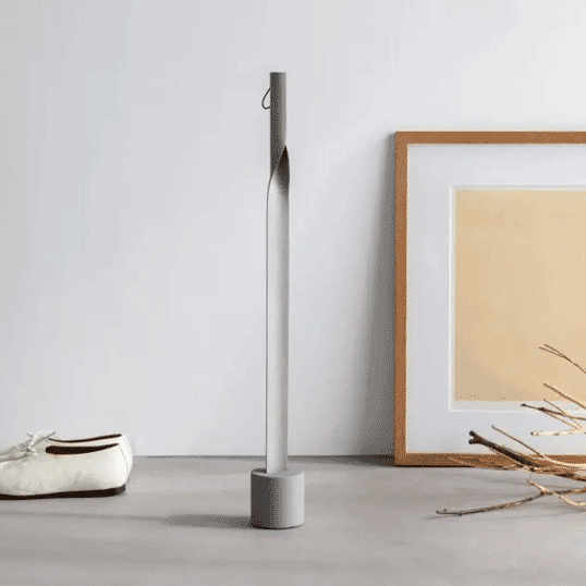 \u003cBR\u003eMOHEIM SHOEHORN (L / gray)\u003cBR\u003e役立つこと性の止ん事無い靴べら\u003cBR\u003e分かりやすい原材料感\u003cBR\u003e技術者の手によって作られるやわらかな曲面\u003cBR\u003e分かりやすいながらあたたかみのあるひな型\u003cBR\u003e手ごわい性 牢固たる性\u003cBR\u003e軽さで割れにくい\u003cBR\u003eサステナビリティ\u003cBR\u003e室内装飾雑貨\u003cBR\u003e差し上げ物\u003cBR\u003e貨物輸送無料