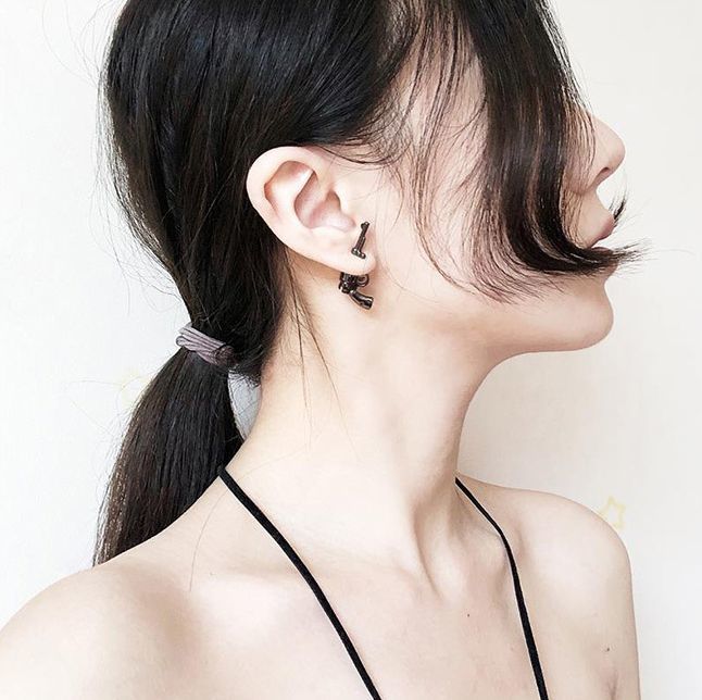 楽天市場 送料無料 ピアス レディース アクセサリー ジュエリー 鉄砲 拳銃 銃 ピストル 両耳 1対 個性的 面白い カジュアル おしゃれ ユニーク クール かっこいい 女性用 婦人用 ファッション小物 おしゃれアイテム プレゼント 贈り物 ギフト 誕生日 記念 Plus Nao