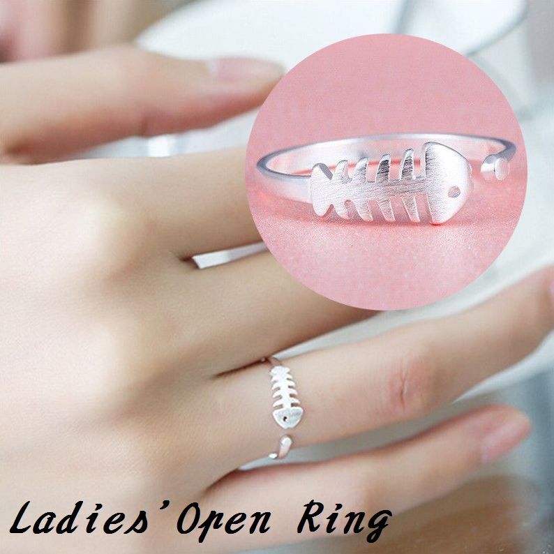 楽天市場 送料無料指輪 リング フォークリング オープンリング レディース アクセサリー ジュエリー フリーサイズ 調節可能 お魚 骨 フィッシュボーン シルバーカラー シンプル カジュアル ラフ おしゃれ お洒落 可愛い かわいい 個性的 ユニーク お出かけ 外 Plus Nao