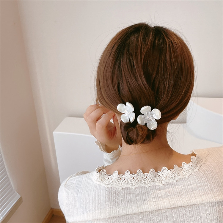 SALE／60%OFF】 送料無料 シニヨンワイヤー ヘアワイヤー おだんごメーカー シニヨンメーカー ヘアアクセサリー レディース お団子 くるくる  ビーズ フラワー お花 シェル風 上品 高級感 高見え スウェード調 簡単 アップスタイル ヘアアレンジ 髪飾り くるりんぱ ま www ...