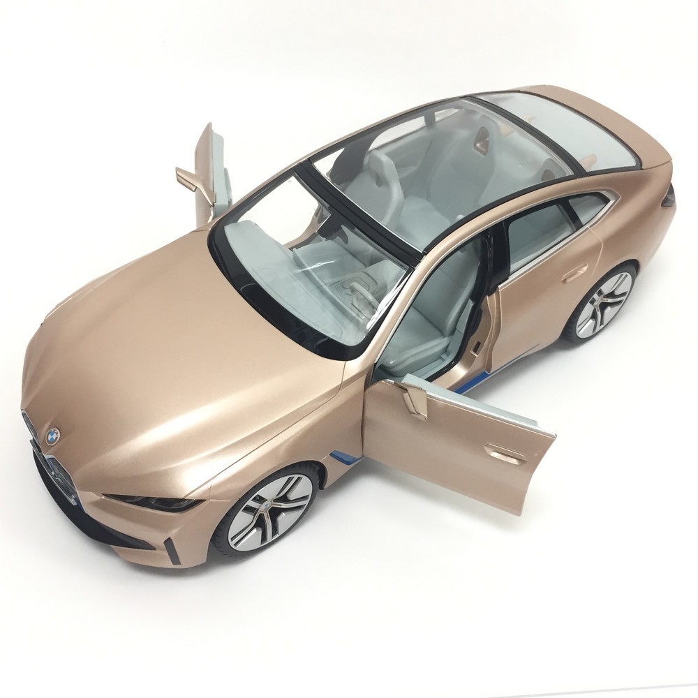 市場 送料無料 自動車 ラジコンカー おもちゃ RC ラジコン BMW i4 1：14 玩具