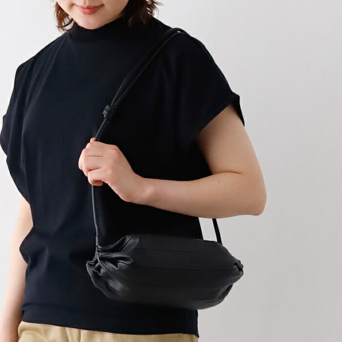 美品✨マリメッコ　KARLA カルラ　ショルダーバッグ　レザー　黒 マリメッコ marimekko marimekko ショルダーバッグ MINI KARLA