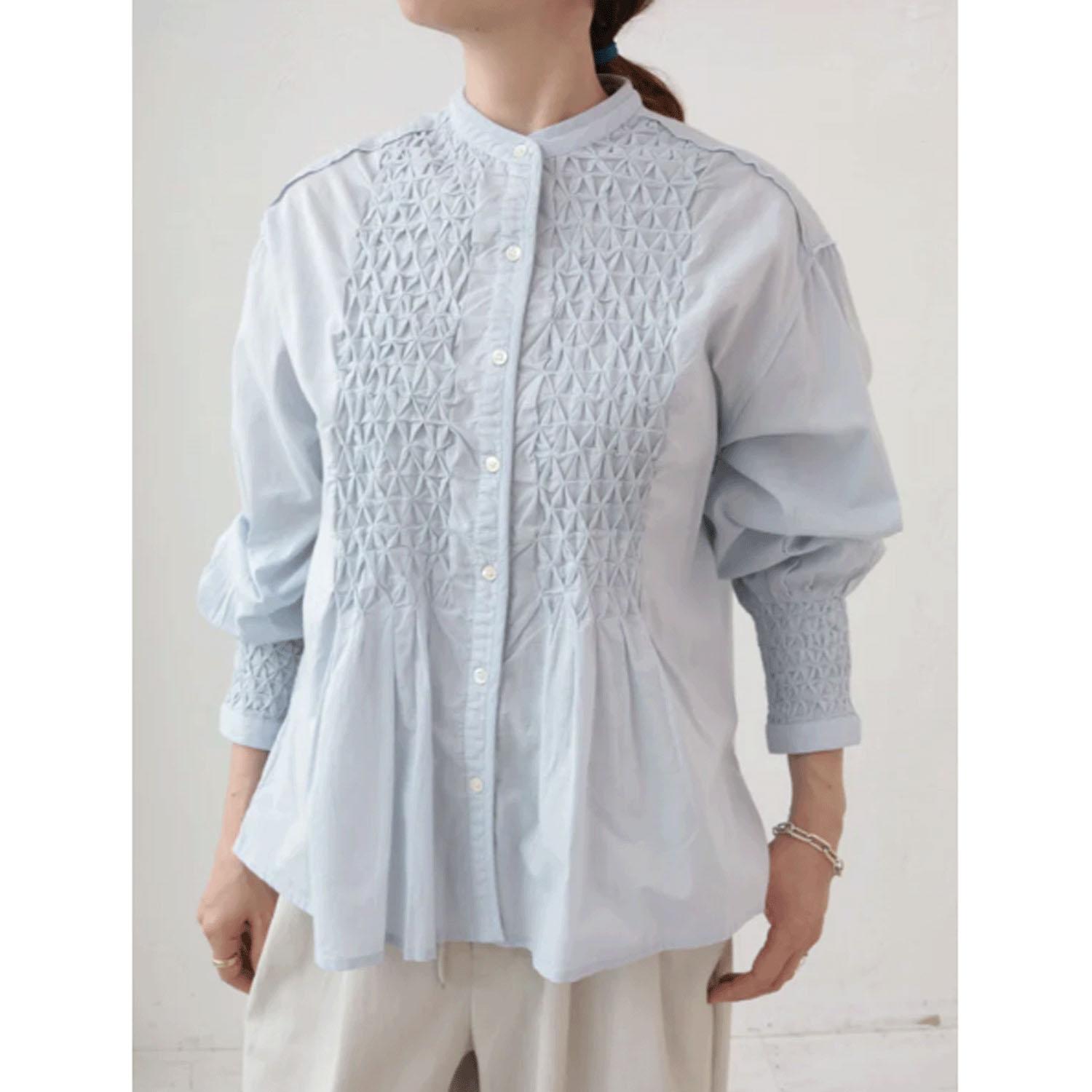 doux bleu ハンドスモッキング刺繍シャツ サックス F(フリー)