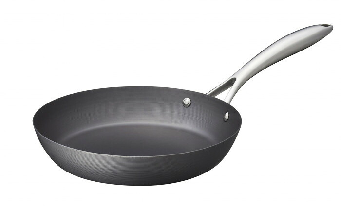 鉄フライパン 24cm 窒化加工 錆びにくい 焼き入れ不要 日本製 扱いやすい｜PocketCompany　店 7,903円