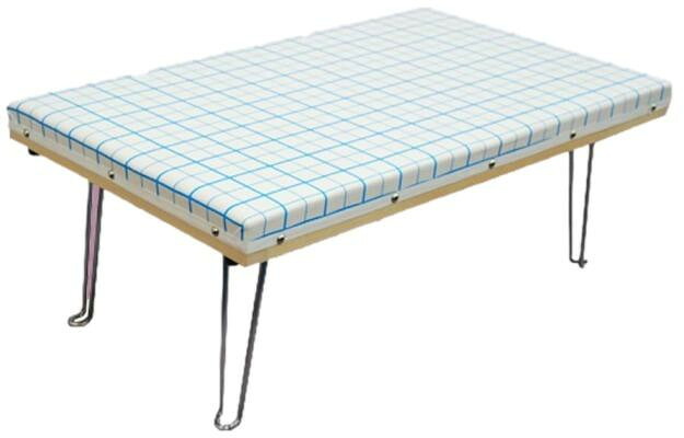 折りたたみ脚付きアイロン台 方眼 67×40cm スチーム抜け 時短 日本製