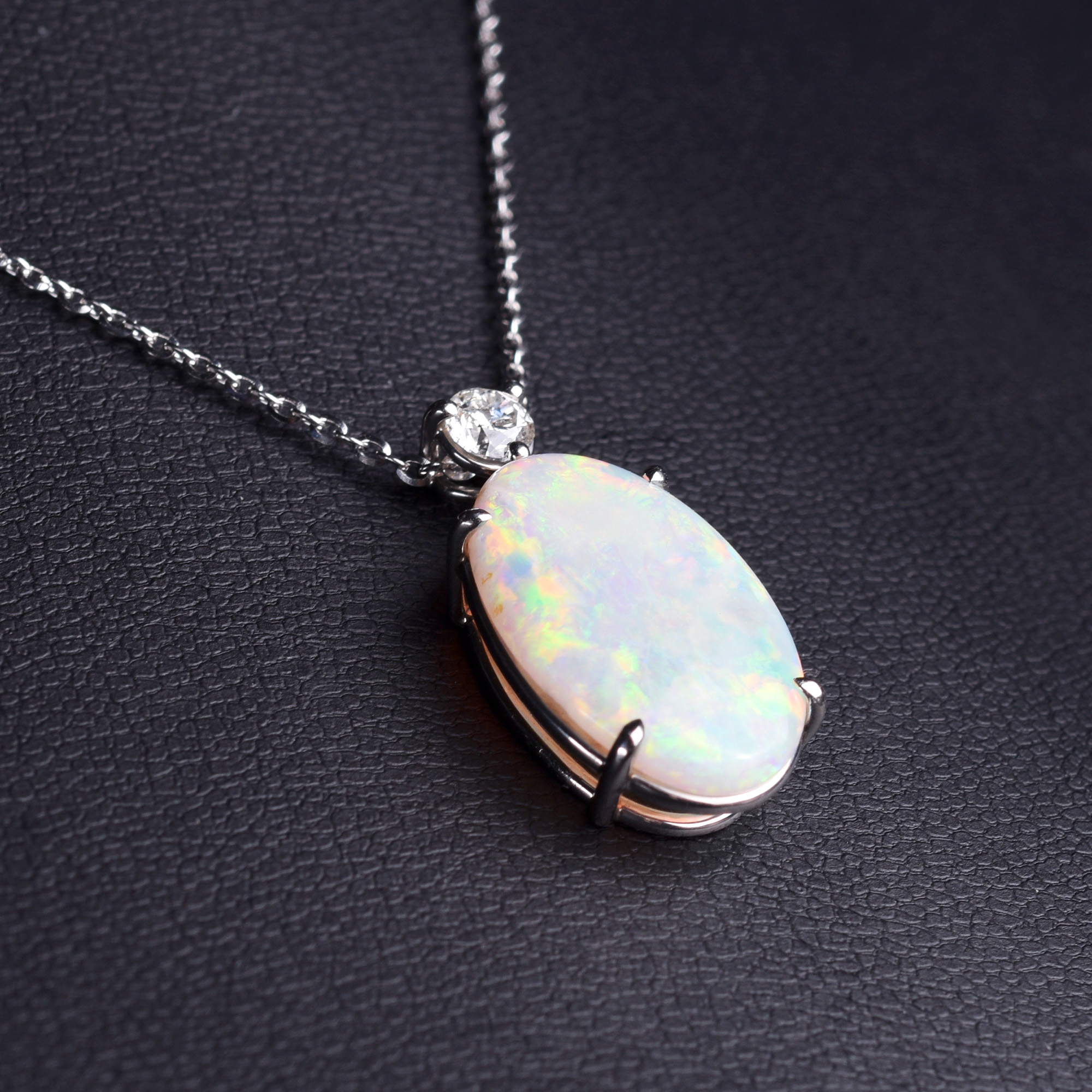 【4.4ct】プラチナ 900 / 850 オパールダイヤ入ペンダントネック 4.4ct 天然 オパール ダイヤモンド ネックレス ペンダント レディース カボーションカット ホワイトオパール アズキチェーン アジャスター 宝石鑑別書付き ニッケルフリー ジュエリー アクセサリー 人気｜ジュエリー・ハート 店