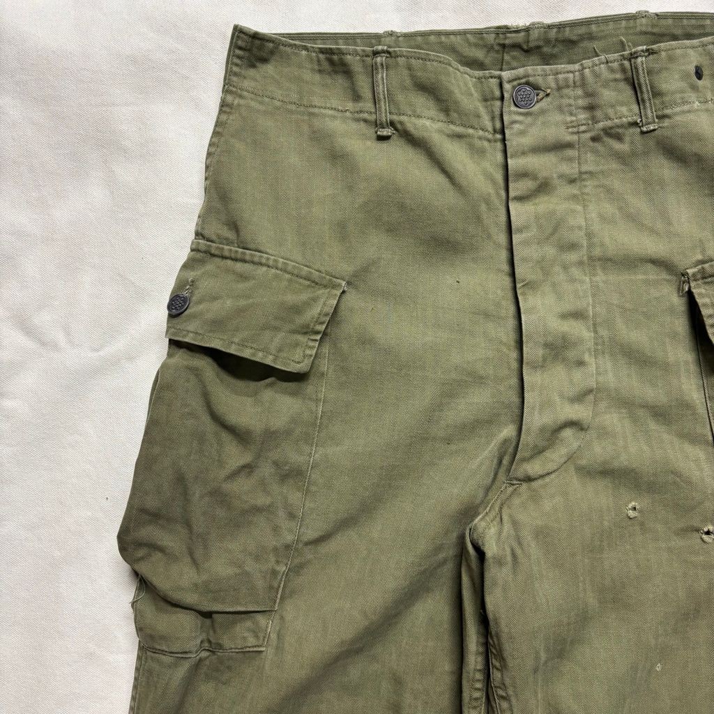 40s U.S. ARMY M-43 HBT フィールドカーゴパンツ W32 L33 米軍実物 ヘリンボーンツイル 13はやりっ児名取り草 ヴィンテージ WWII