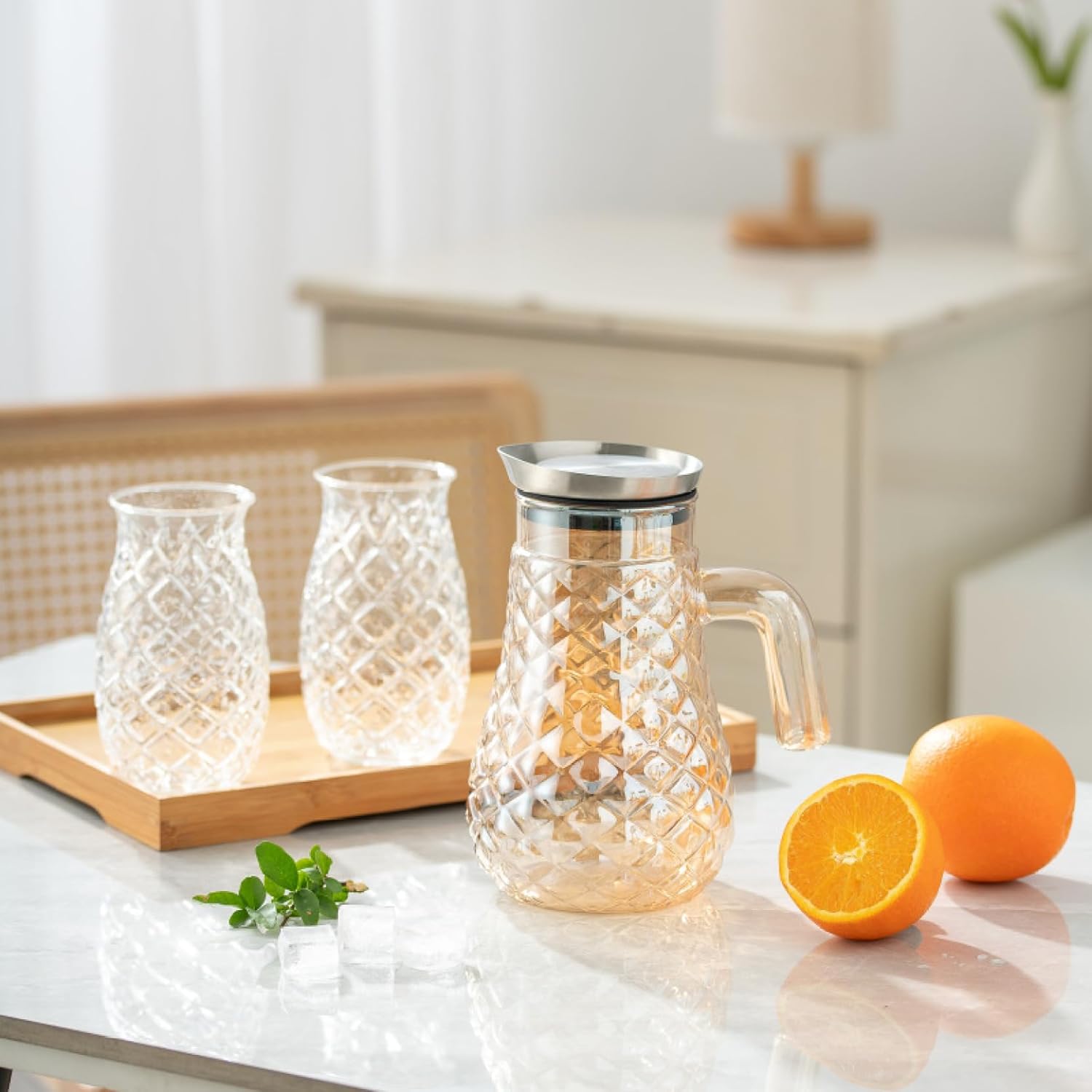 麦茶ポット 耐熱ガラス 冷水/熱湯可 大容量 広口 軽量 省スペース 飲料 花茶 工芸茶 フルーツティー 冷蔵庫 お店用 来客用 自宅用 洗いやすい 食洗機対応 ギフト 誕生日 お祝い 金茶色ピッチャ