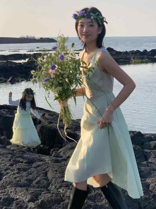 衣裳 薄緑 Vのど首 ノースリーブ A伝達ルート 御機嫌酉の方角 design感 青年時代 痩せ押し出し 朱夏 上着丈