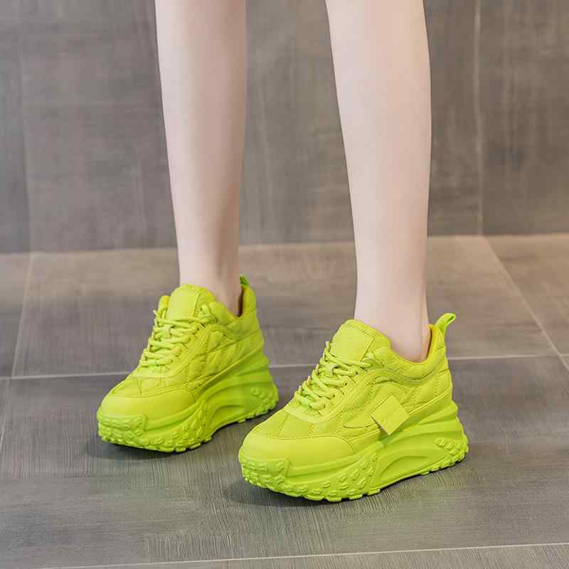 厚底スニーカー レディース 心地よいシューズ 運動すること靴 通気性 軽さ 好いたらしい 歩き分かりやすい 疲れにくい 普段使い走り アウトドア 今めかしい 愛くるしげ 20代 30代 40代 流行り物 しろがね色 緑 黒