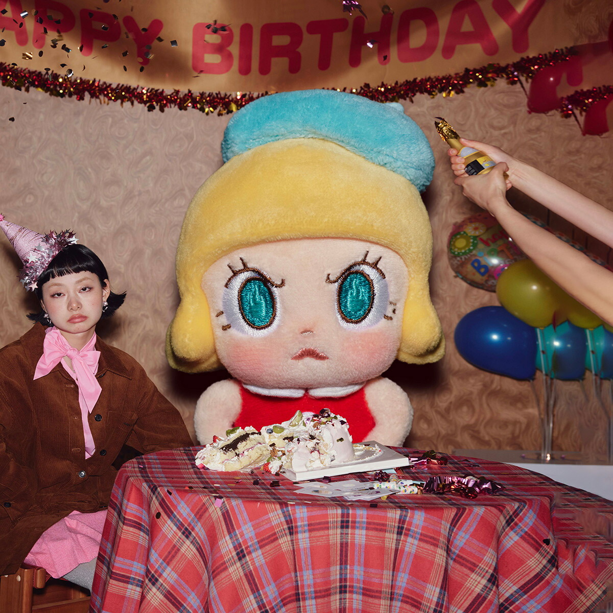 楽天市場】MOLLY Hugging 1/8 アクションフィギュア : POP MART JAPAN