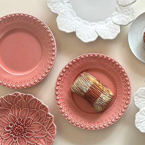 ポルトガルを代表する陶器メーカー　ボルダロピニェイロのテーブルウエア　南欧の豊かなライフスタイルをご家庭に！　デイジーを散りばめた個性的で華やかなデザイン　ファンタジア　デザートプレート　おしゃれなポルトガル食器　レンジOK　食洗器OK 入学 お祝い 母の日画像