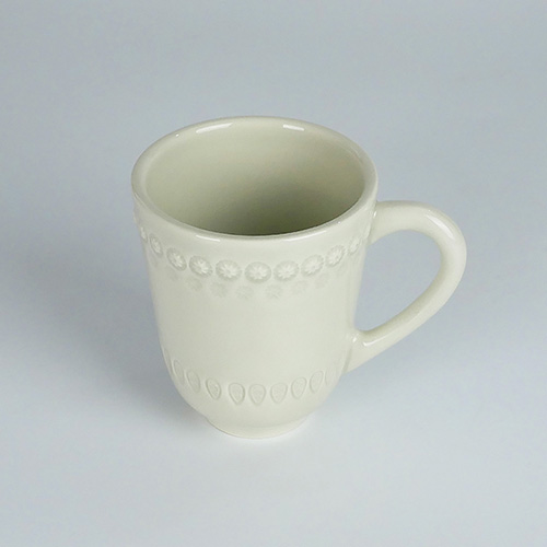 ポルトガルを代表する陶器メーカー　ボルダロピニェイロのテーブルウエア　南欧の豊かなライフスタイルをご家庭に！　デイジーを散りばめた個性的で華やかなデザイン　ファンタジア　マグカップ　おしゃれなポルトガル食器　レンジOK　食洗器OK 入学 お祝い 母の日画像