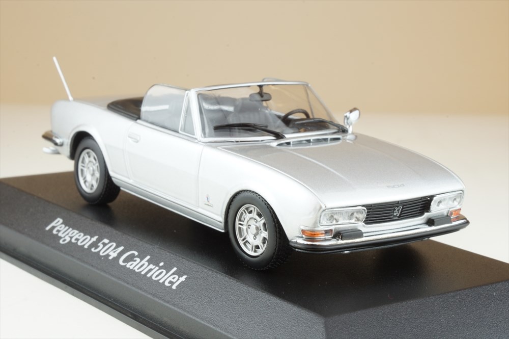 マキシチャンプス 1/43 プジョー 504 カブリオレ 1977 シルバーメタリック 完成品ミニカー 940112130