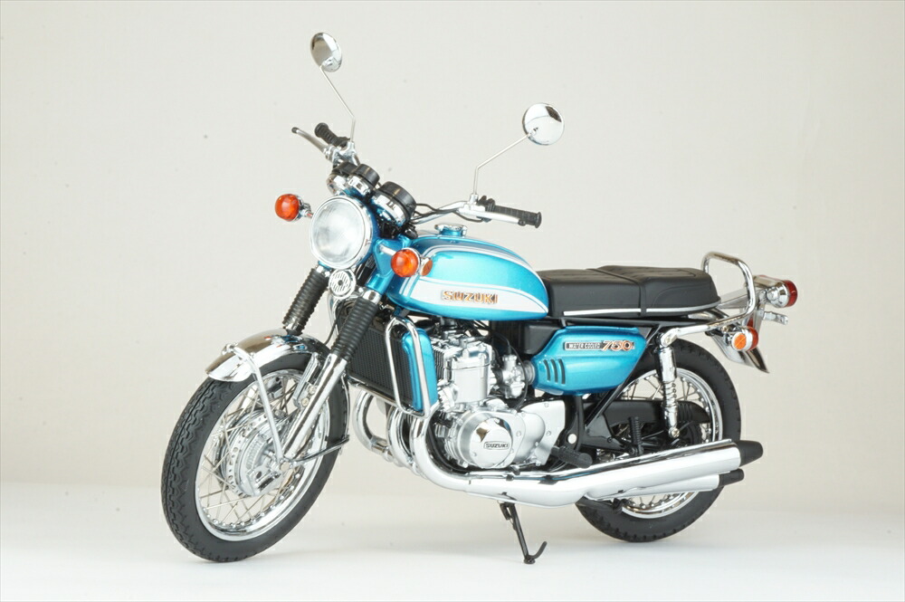ミニチャンプス 1/12 スズキ GT 750 1972 グリーン 完成品ミニカー 122162104