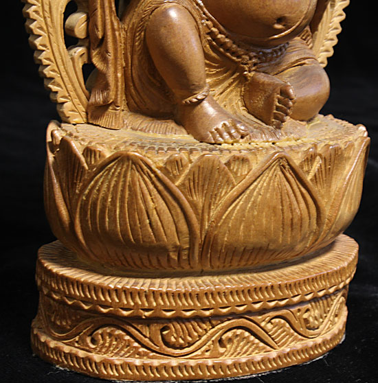 クリシュナ神仏像サンダルウッド（白檀）・総手彫り(仏像) 恋愛 愛情