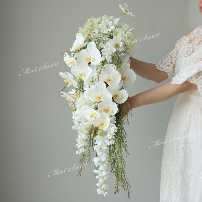 婚礼の儀花束 婚礼の儀花束 キャスケードブーケ 夢見鳥蘭 婚礼の儀花束 花嫁御寮 花束 造花 晴れ晴れしい 婚礼の儀 二次会 交歓会 溜まり場婚 白いこと 白 花・ガーデン・DIY-造花-花・観葉植物