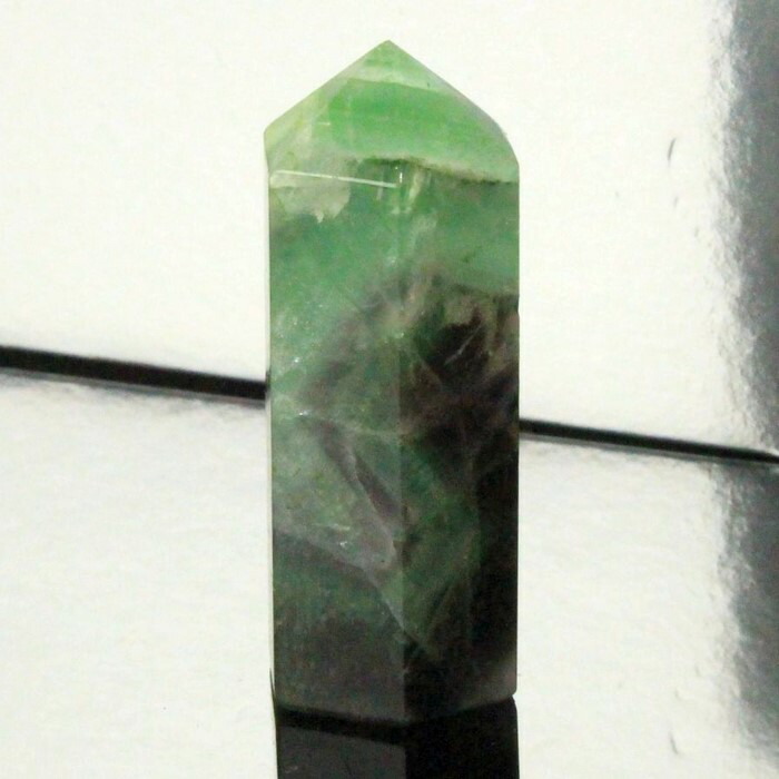 【*tomo*】天然石フローライトのポイント　置物NO.091805 tomo*】天然石フローライトのポイント 置物NO.091805 フローライト