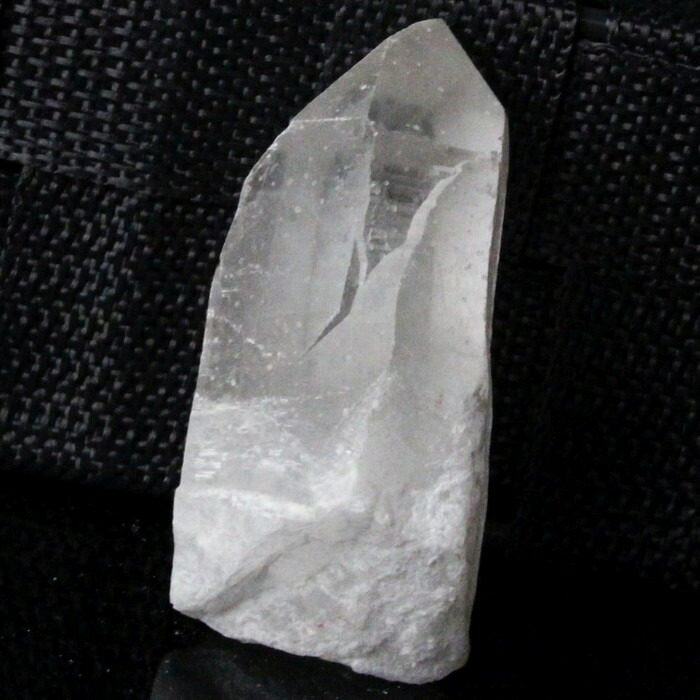 超透明　ヒマラヤ産　水晶ポイント　六角柱 天然石原石置物台座付　パワーストーン 超透明 ヒマラヤ産 水晶ポイント 六角柱 天然石原石置物台座付