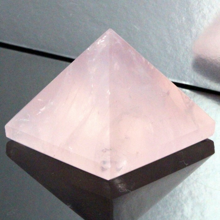 ローズクォーツ ピラミッド｜ピンク 紅水晶 Rose Quartz ローズクォーツ 原石 Pyramid クラスター インテリア 浄化 ピラミッド 石 置物｜海外直輸入価格 LuLu House（ルルハウス るるはうす） ローズクォーツ