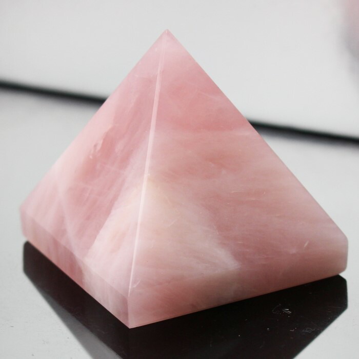 【厳選品質 一点物】ローズクォーツ ピラミッド 紅水晶 ピンク ローズクォーツ 置物 原石 Pyramid インテリア 浄化 ピラミッド クラスター 石 ローズクォーツピラミッド メンズ レディース 人気 おすすめ 天然石 海外直輸入 ローズクォーツ