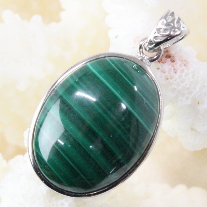 【南アフリカ産 高品質 一点物】マラカイト ペンダント Malachite 孔雀石 マラカイト ネックレス ペンダントトップ マラカイトペンダント パワーストーン ネックレス 天然石 メンズ レディース 人気 マラカイト 4,998円