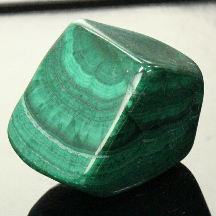 楽天市場】大きい マラカイト 磨き 原石 希少 孔雀石 高さ約15cm 約1.9