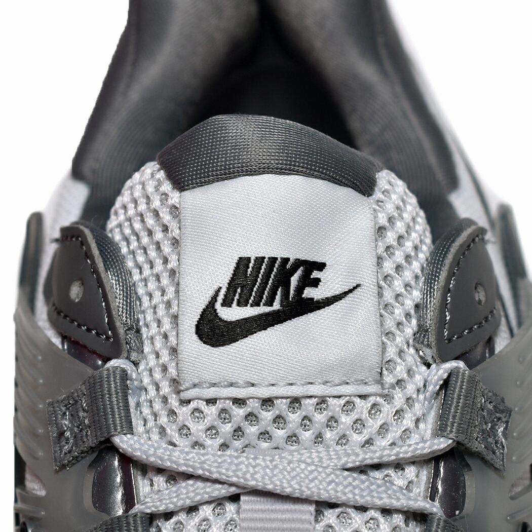 Nike V2K グレー スニーカー 23.5 NIKE＞ウィメンズ V2K RUN グレー/スニーカー（スニーカー