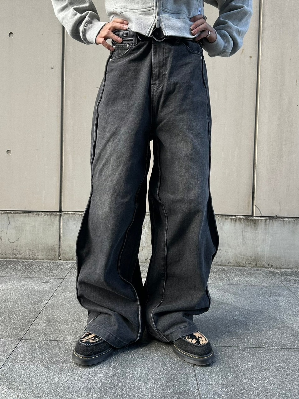 受注制【Chikashitsu +】wide curve denim pants|Pressing