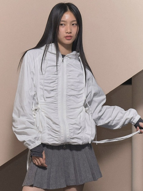 置き目品【FANCY CLUB RIBBON SHIRRING WINDBREAKER】ナイロン上衣 羽織り シャーリング上衣 ウィンドブレーカー スポーティー ガーリー アウトドア 秋 冬