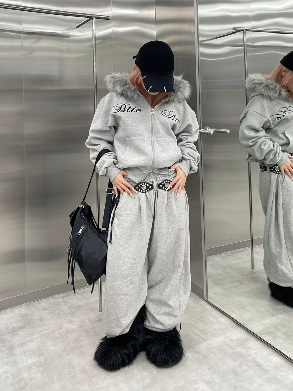 受注制【nmtc +】embroidery fur zip up hoodie (2color)