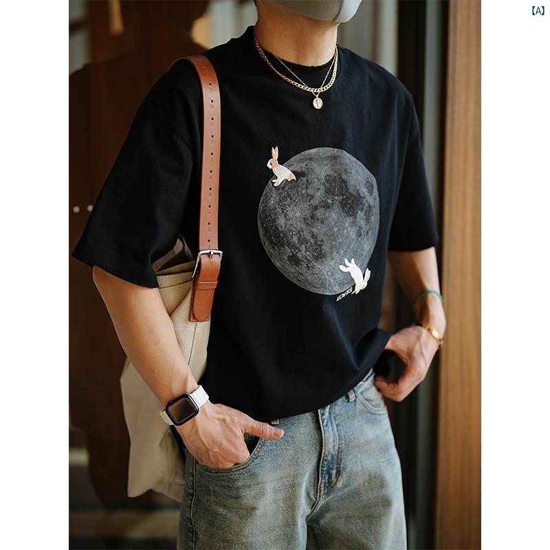 メンズ　ファッション　コーデ　男性　オシャレ　 韓国 ウサギ 刺繍入り ムーン プリント 半袖 Tシャツ 夏 コットン 素材 ベース レイヤー