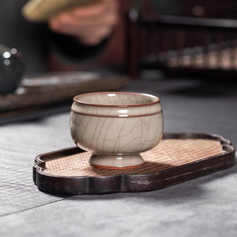 湯呑み 龍泉青磁 伝世哥窯 女房持ち杯 一人用 人間用 御前上等感 瀬戸もの 手作り お手々お手伝いさん 和今めかしい 今めかしい 見舞い客用 おもてなし 差し上げ物 差し上げ物 茶器 優勝杯