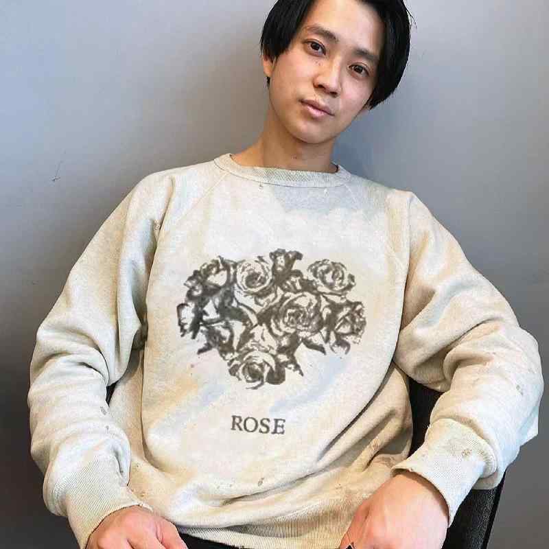 メンズ トップス 汗水 成人男性用 長袖 ティーシャツ 丸首 綿織物 ゆったり 刷り上げる 花柄 点火装置薄墨色 秋冬