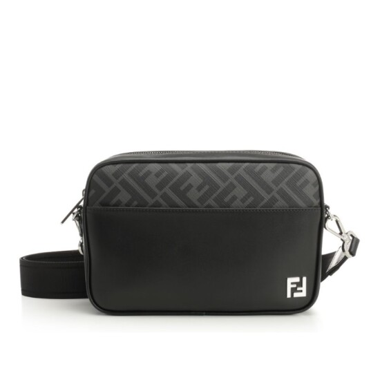 フェンディ 8BS077 ANWT F0KUR ショルダーバッグ フェンディ FENDI 8BS077 ANWT F0KUR FFロゴ エンボス カメラバッグ
