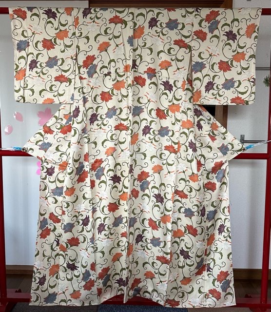 【新古品】クリーム地花柄サメ小紋着物