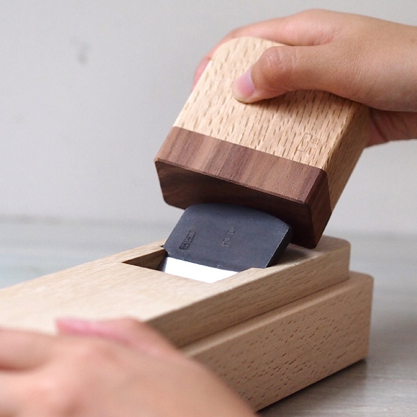 【早いもの勝ち】【新品未使用】台屋鰹節削り器➕ブラシ➕かまぼこ木づちセット 楽天市場】台屋 かまぼこ木づち / 鰹節削り器 専用道具 刃の調整