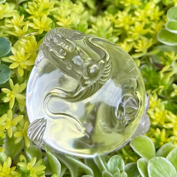 龍　天然水晶　宝珠【宅配便のみ】/ドラゴンボール/如意宝珠/マニ宝珠/天然水晶/水晶彫刻/パワーストーン/縁起/クリスタル/飾り