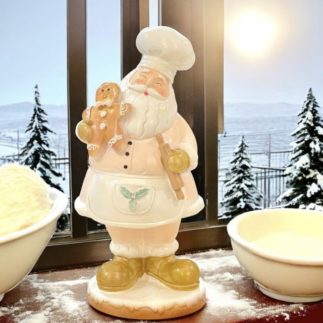 【クリスマスインテリア】【サンタクロース】【ジンジャーブレッドマン】シェフ エプロン 柊 ピンク ホワイト 可愛い クリスマス インテリア 12月 冬 海外 クリスマスプレゼント ハワイ 海外雑貨 ギフト 高さ 約31cm / 横幅 約17cm / 奥行き底 約13cm 【送料無料】 mu｜Pua Hawaii