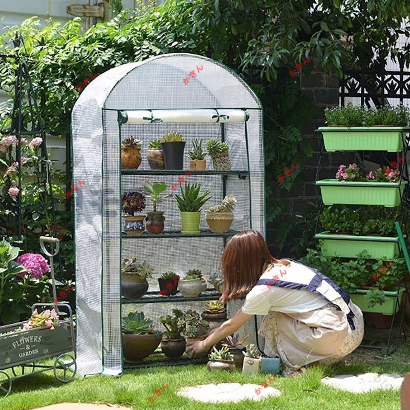 ベランダ菜園を楽しむ4段式ビニール温室 コンパクト設計で都市部でも簡単設置 初心者向けハーブ栽培キット 冬のガーデニング対策に最適 収穫の喜びを毎日実感