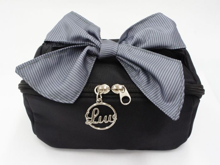 楽天市場 ストライプ リボン バニティポーチ ブラック ポーチ 化粧ポーチ コスメポーチ 大容量 レディース 女の子 中学生 高校生 中高生 女子 かわいい おしゃれ 修学旅行 旅行 ナナメ 坂道系 オシャレ総合研究所