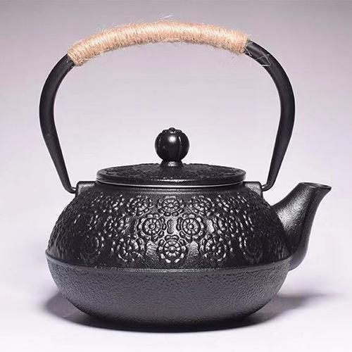 鉄瓶 鉄器 桜柄 さくら 伝統工芸品 急須 茶こし付き 鉄分補給 ホーローなし ガス 電気コンロ 炭火 ih調理器 直火 対応 800ml
