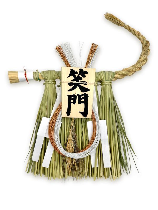 ［ 2024年 mamawrteth ］ 日本製 しめ縄 お正月飾り 注連縄 伊勢飾り 笑門 国産本わら使用 国内製造 讃岐古代米 1個 フック付き 和モダン しめ飾り 玄関飾り 茅草 水引 迎春 縦40cm×横40cm×厚み8cm WR