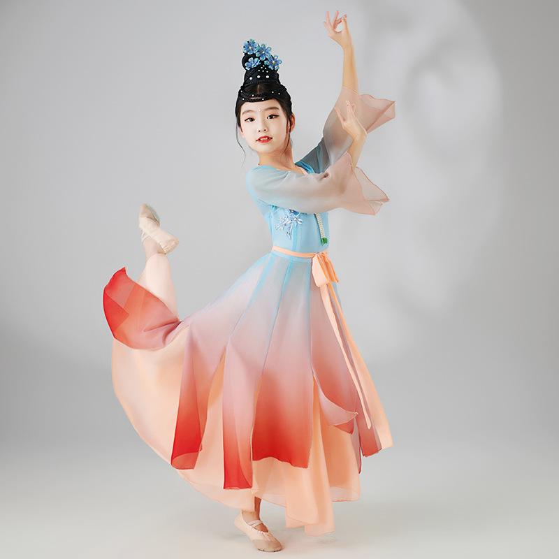 古典舞衣装 子供 女の子 練習着 ステージ衣装 流れるシフォン 民族舞 扇子舞 傘舞 優雅デザイン 伸縮性素材 春 スカイブルー グラデーション かわいい ダンスパフォーマンス