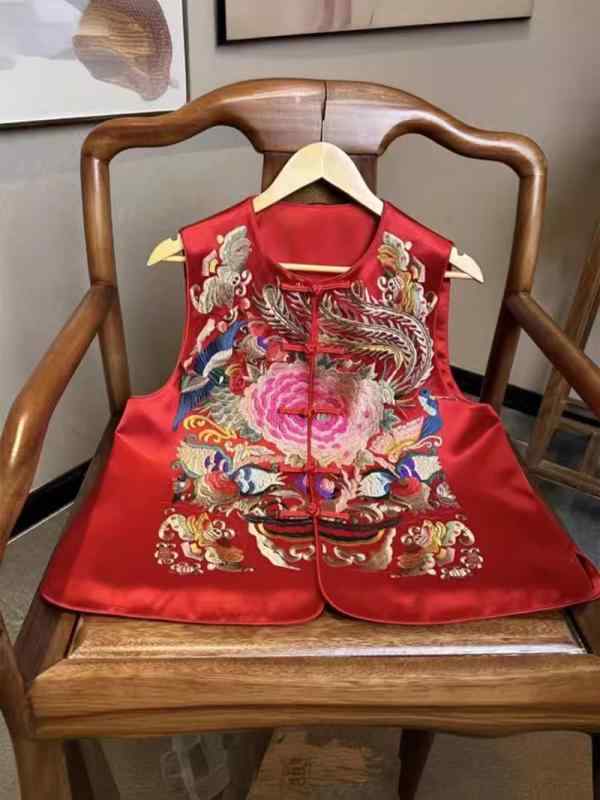 ベスト レディース 中国風 芸術 レトロ 豪華刺繍 フラワー柄 立体パターン チャイナボタン 丸領 オープン 春 上品 エレガント エスニック 普段使い おしゃれ トップス 赤 緑 黒 植物柄