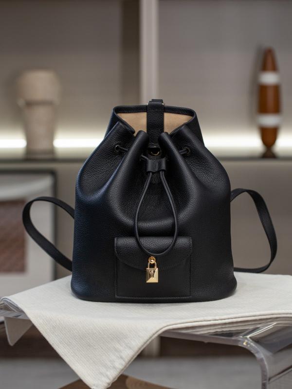 リュックサック レディース 粒面 25cm シンプル 普段使い 旅行 レジャー 収納 20-35L 10インチPC対応 弧形肩帯 純色 春 黒 白 グレー｜pure bliss