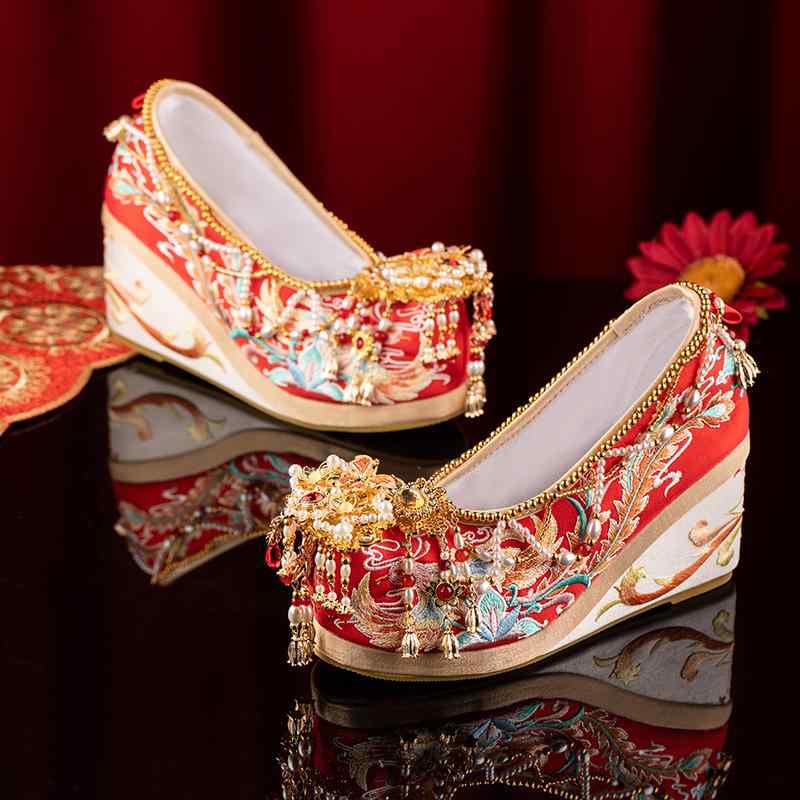 刺しゅう花嫁御寮靴 レディース 赤 タッセル ラウンドトゥ チャンキーヒール 華燭の典 華燭の典シューズ 寄り合い 春 組みあわせるなめし革 PVC気魂 布インソール 晴れ晴れしい刺しゅう 大時代ひな形 踵繰り上げる