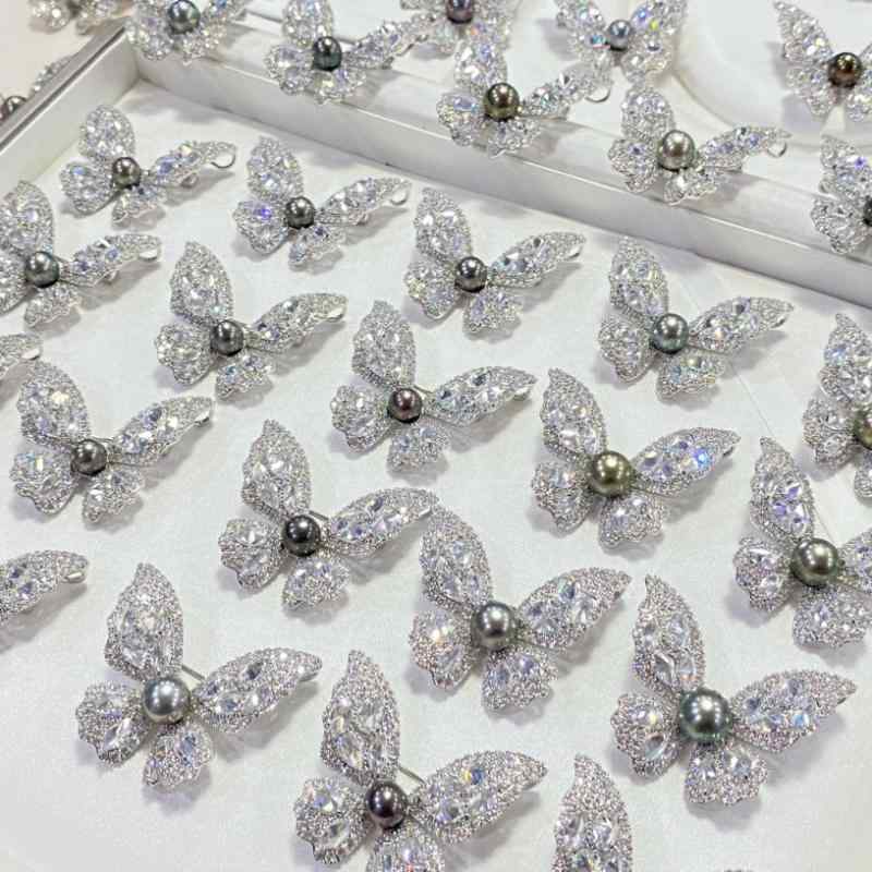 胸飾り レディース タヒチ 塩水パール 蝶 画題 9-10粍 酸化ジルコニウム かざり付ける 磨き上げる 雅びやか 付属物 OL 表現スタイル 御前上等感 普段使い走り 流行り物