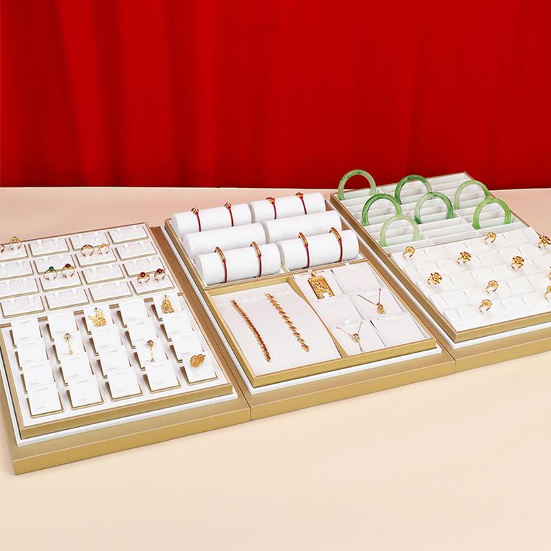 陳列トレイ ジュエリー アクセサリー ディスプレイ 金白 PU 合成皮革 ブレスレット ピアス ネックレス ペンダント リング 仕切り盤 梯形 セット 店舗 カウンター｜pure bliss